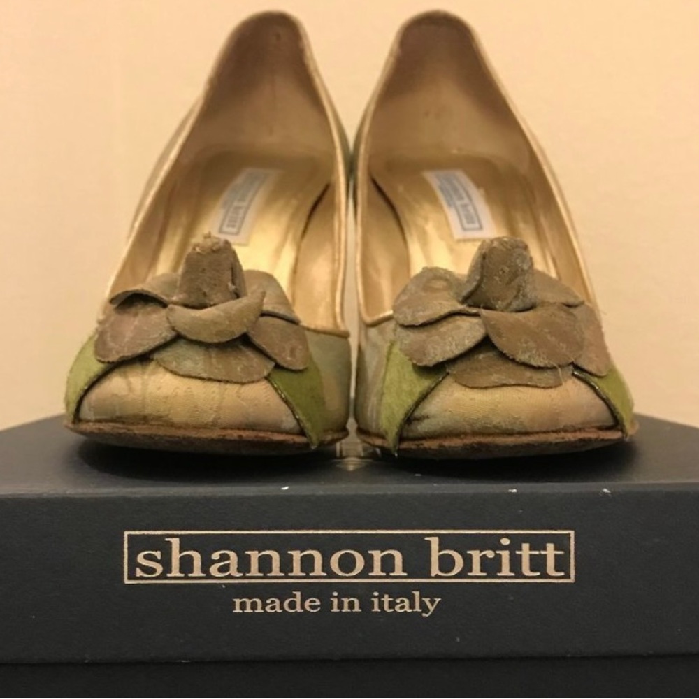 Shannon Britt Jane Tapestry Pumps with flower accent